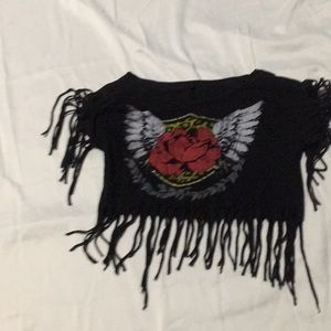 Rose t-shirt with fringe sleeves